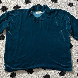 Bodil size 2 women’s Teal Velvet 3/4 sleeve